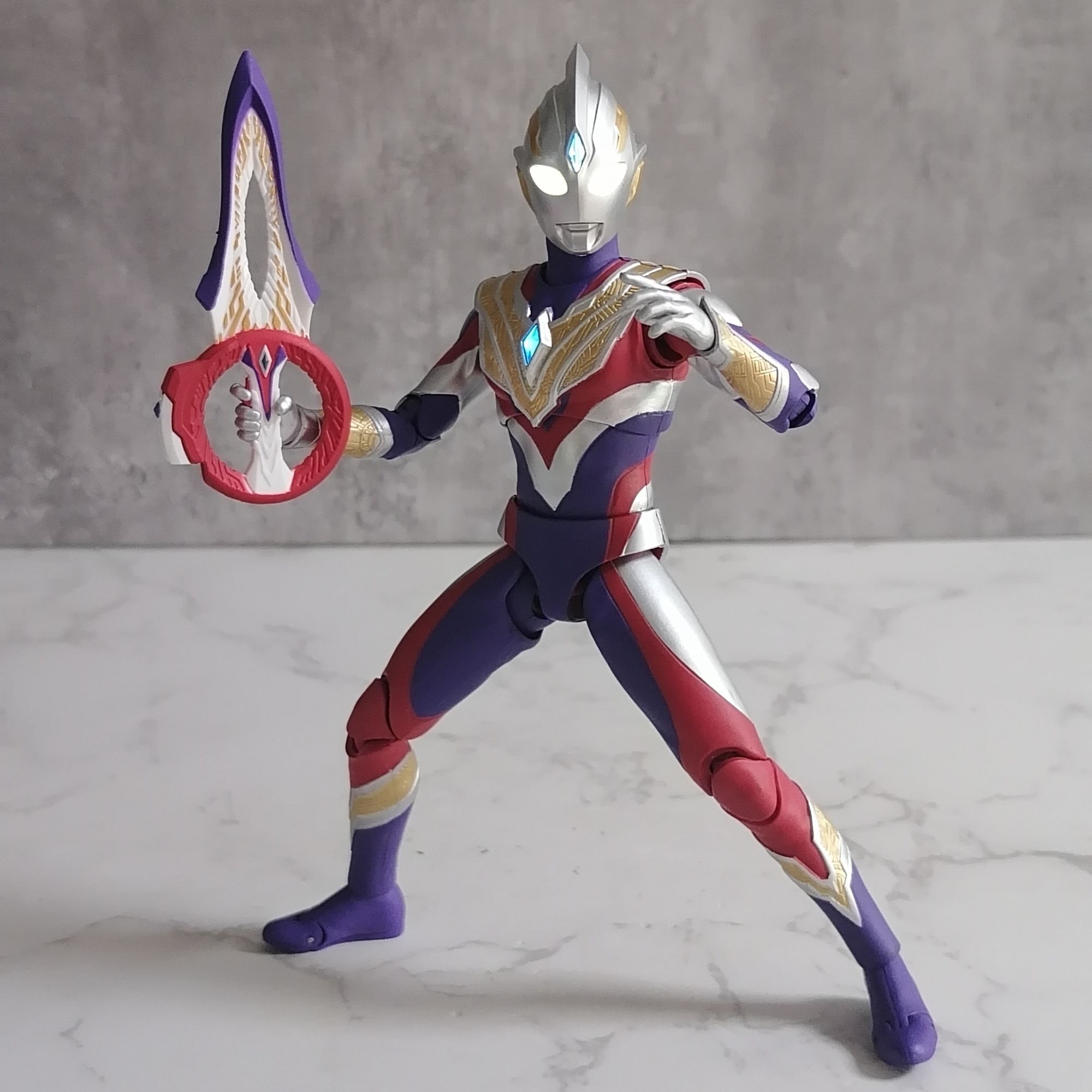 中动玩具光系列特利迦奥特曼复合型18cm磁吸发光可动模型人偶手办