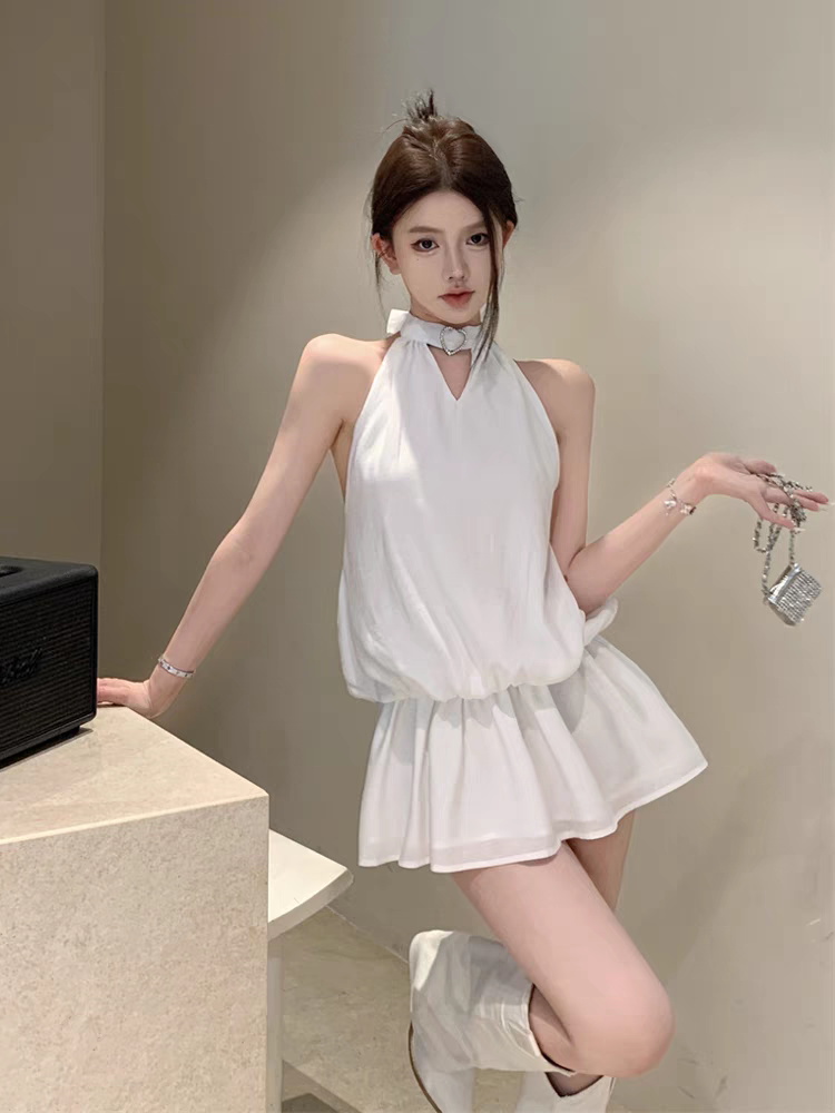 2024新款法式黑色挂脖连衣裙女夏纯欲高级性感露背海边度假小个子