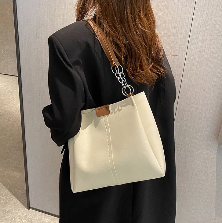 真皮手提单肩斜跨复古腋下包包简约小众休闲百搭燕子包