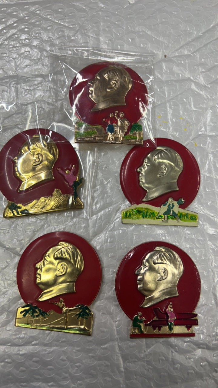 主席像章天津油彩5枚套，保老保真。