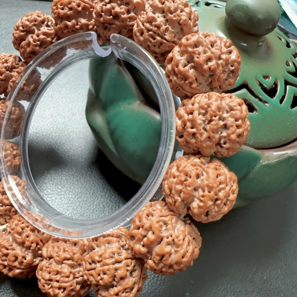 原皮原色尼泊尔金刚菩提双龙蜂王梅花手串