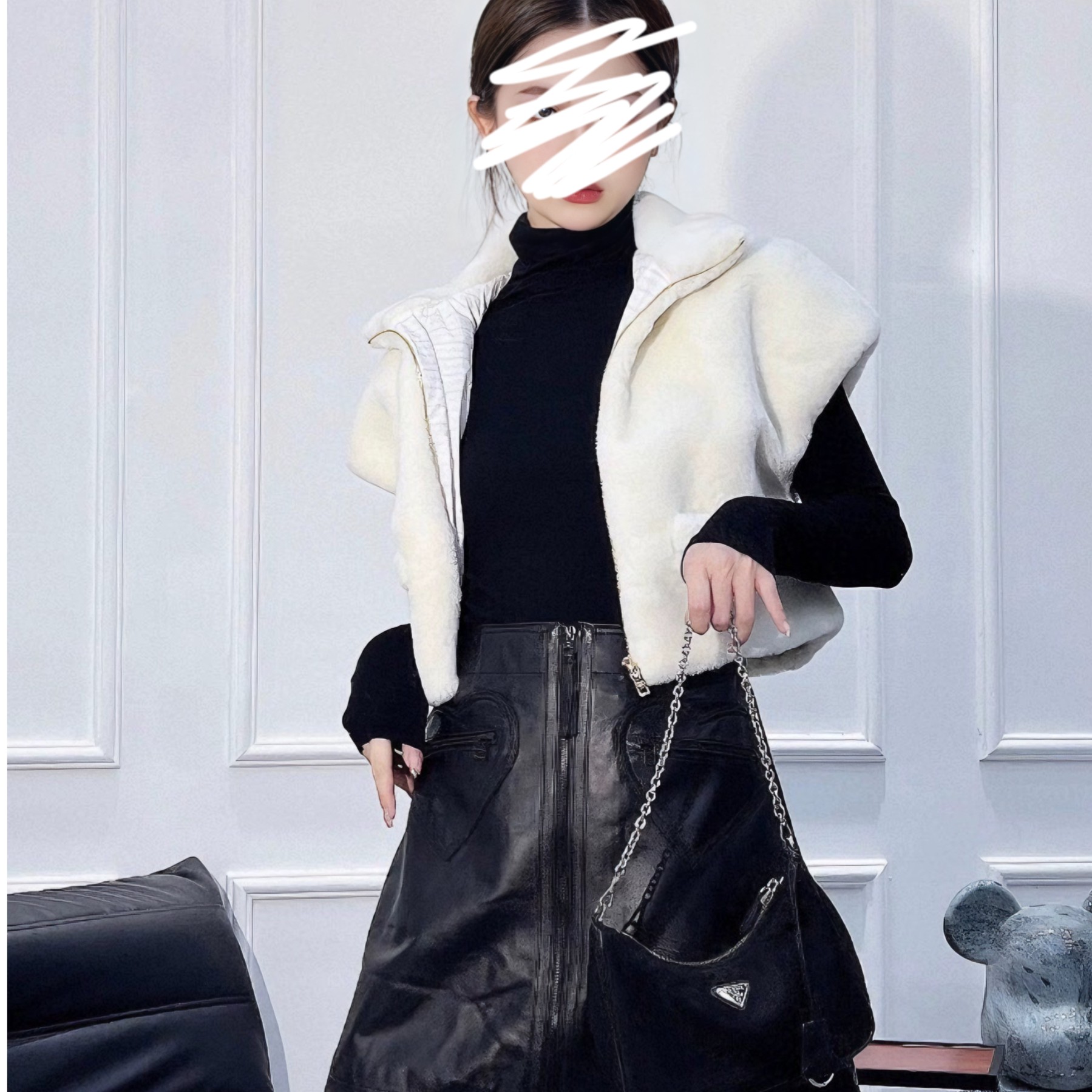 2024秋冬新款纯色字母无袖短外套V1086