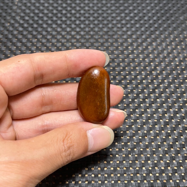 和田玉原石红油沁老熟籽玉肉质细腻干净油润打灯通透玉化好籽型好