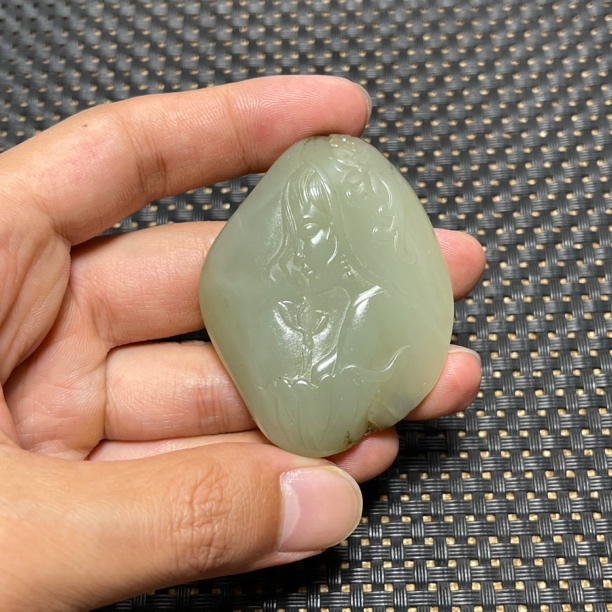 和田玉籽玉青白玉美人油糯吊坠挂件油润度好肉质老熟干净细腻灯透