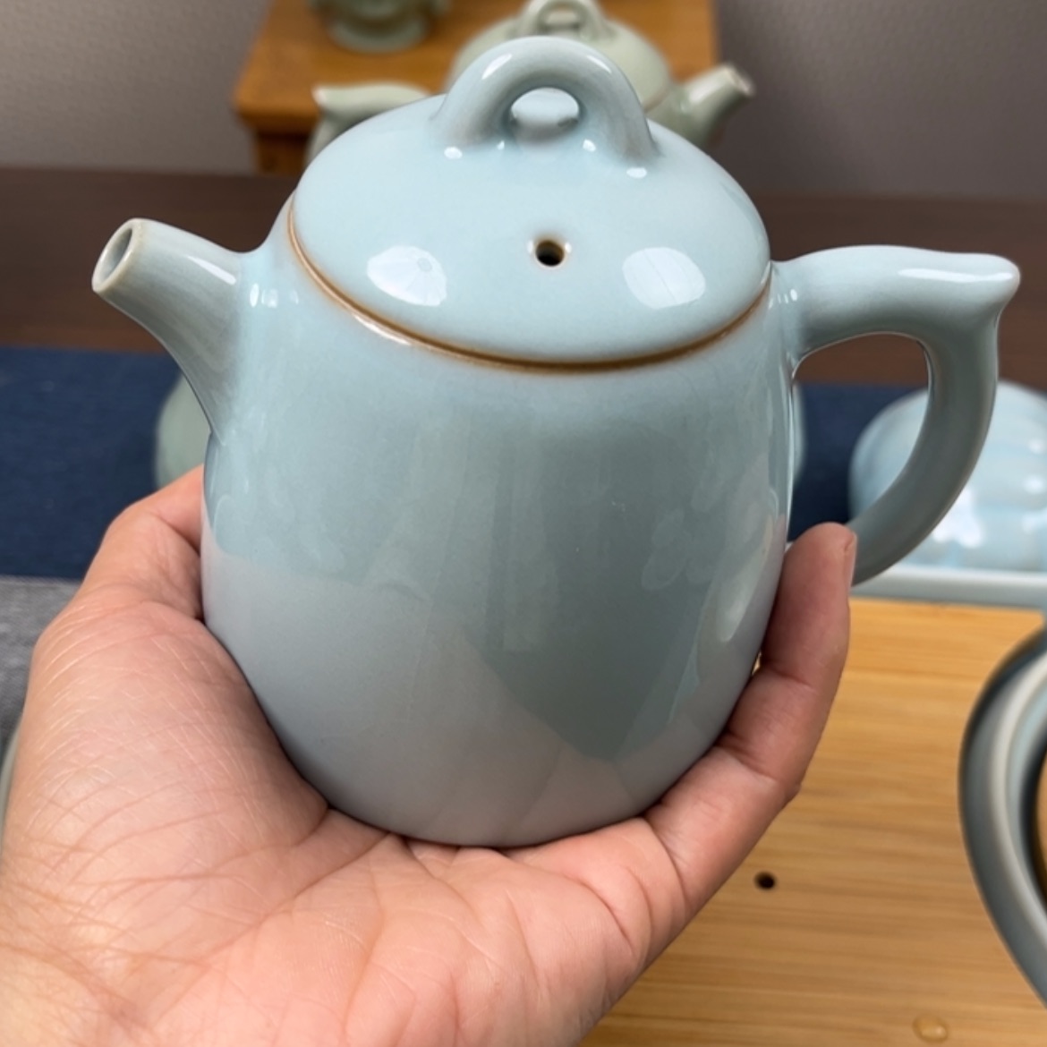 【闪购商品】瓷天青秦权壶