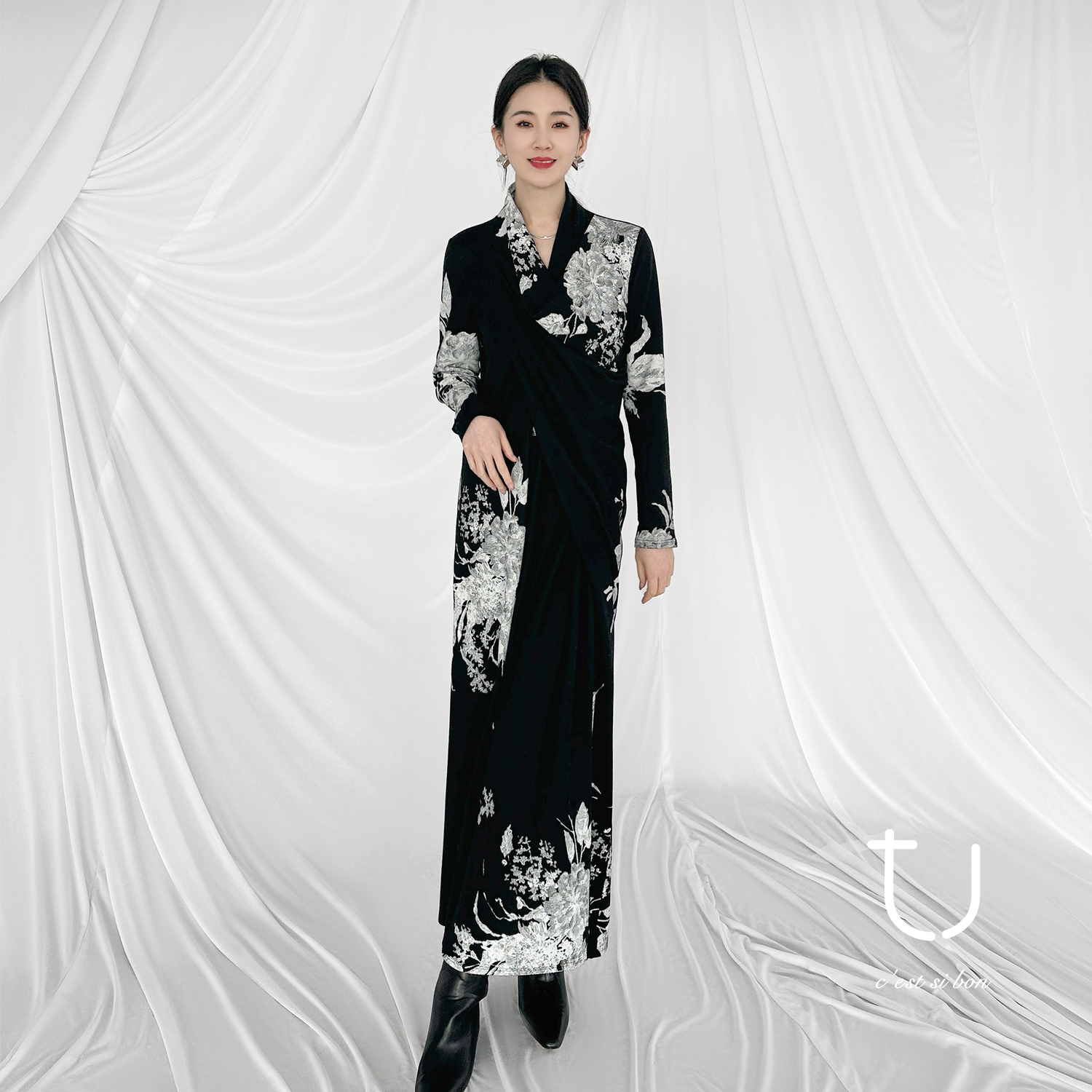 TU女装立裁荡领设计感羊毛印花连衣裙2025秋季新款慵懒风长款裙子