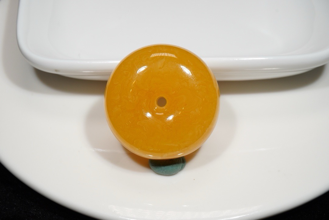 俄料满蜡鸡油黄 蜜蜡平安扣 吊坠重14.6克 多样性发一件