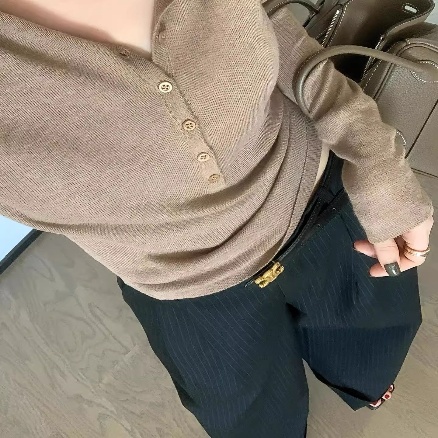 高级优雅纽扣天丝羊毛开衫上衣女洋气春季2025新款简约软糯打底衫