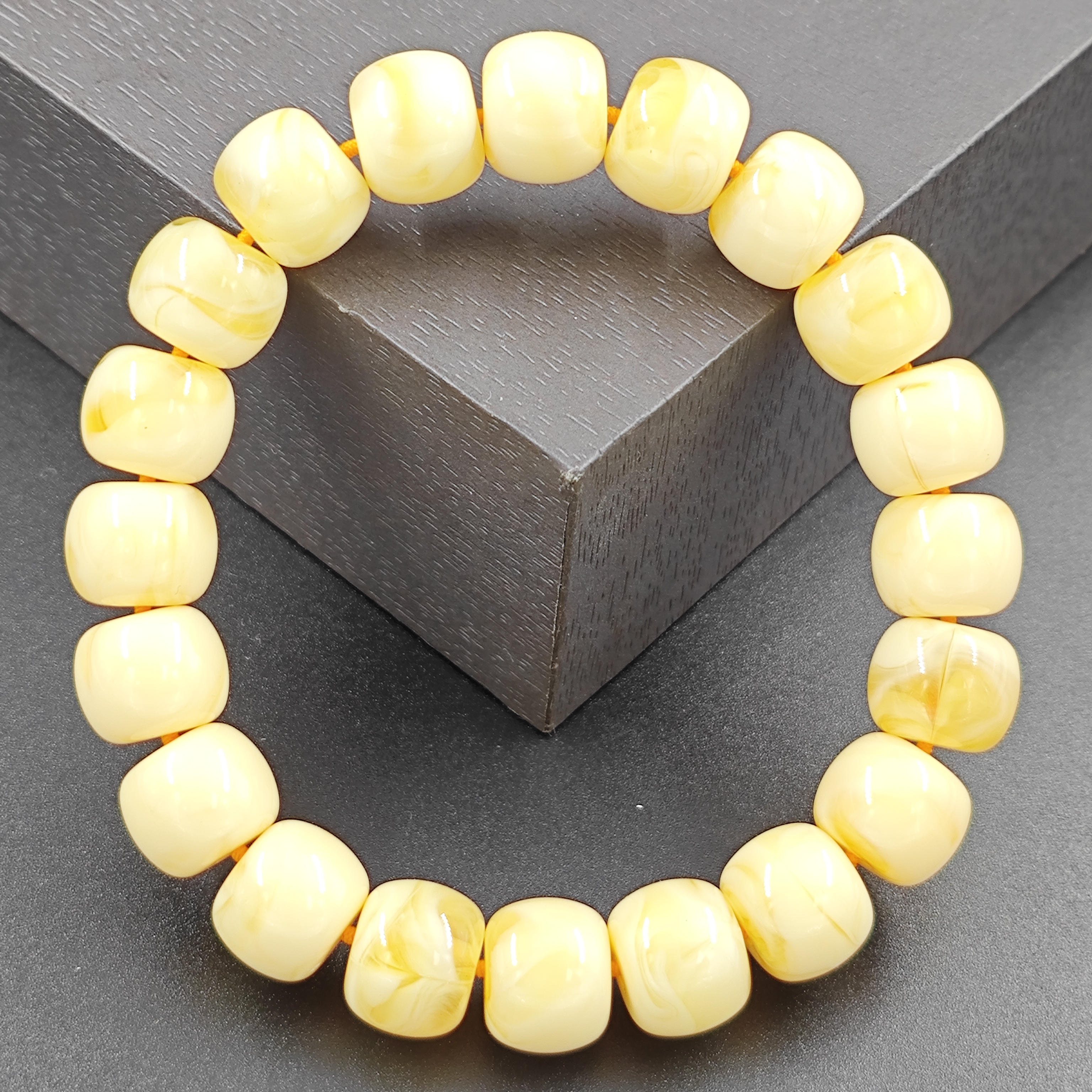 【古典珍藏】蛋黄脂G259时尚简约树脂手串手链