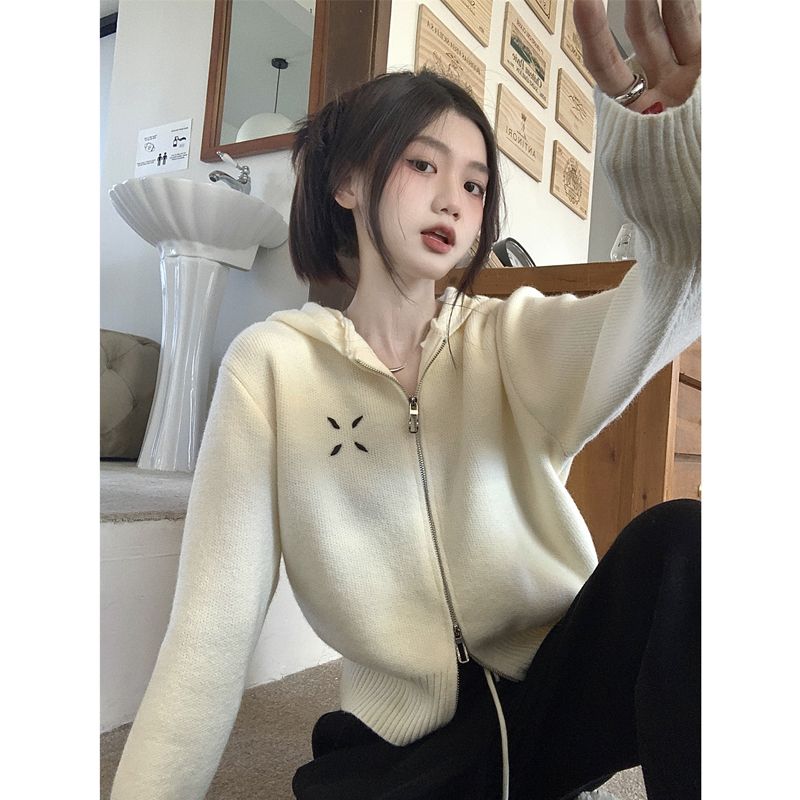 米白色连帽双拉链毛衣开衫女秋冬2023新款别致短款软糯针织上衣女