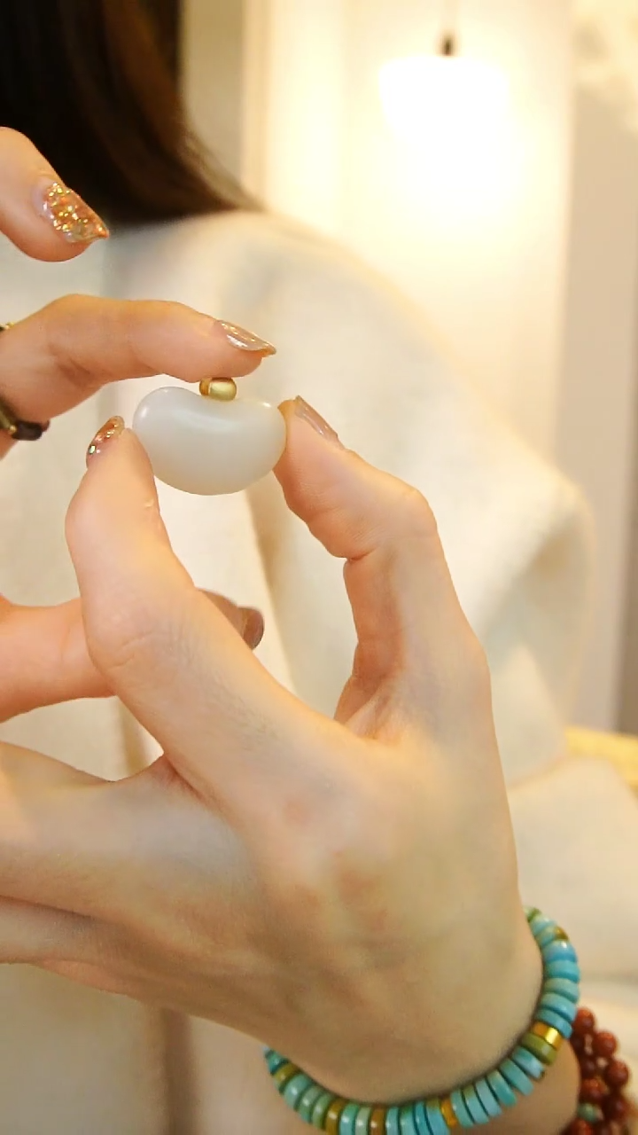 麦麦【罗】天然和田玉白玉豆子+18K金配件 吊坠 多样性发货其一