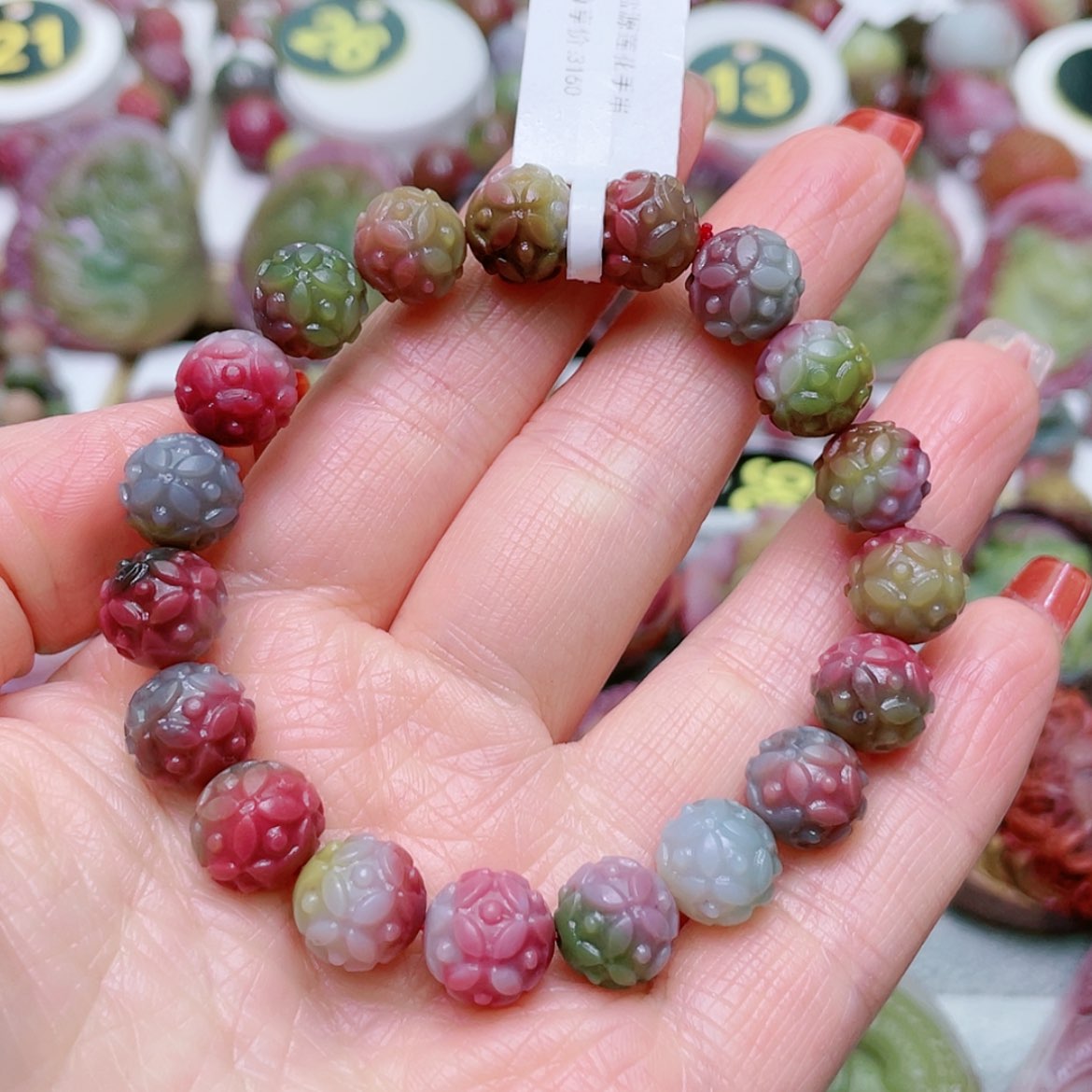 【闪购商品】石英质玉（盐源）定制未镶嵌蝴**人