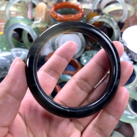 蛇纹石玉手镯未镶嵌