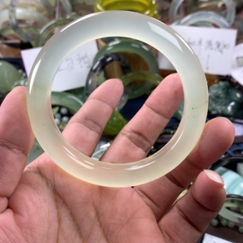 蛇纹石玉手镯未镶嵌