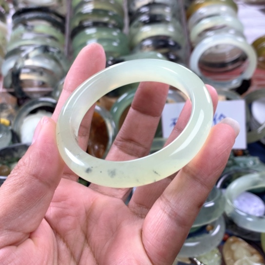 岫玉手镯未镶嵌岫玉