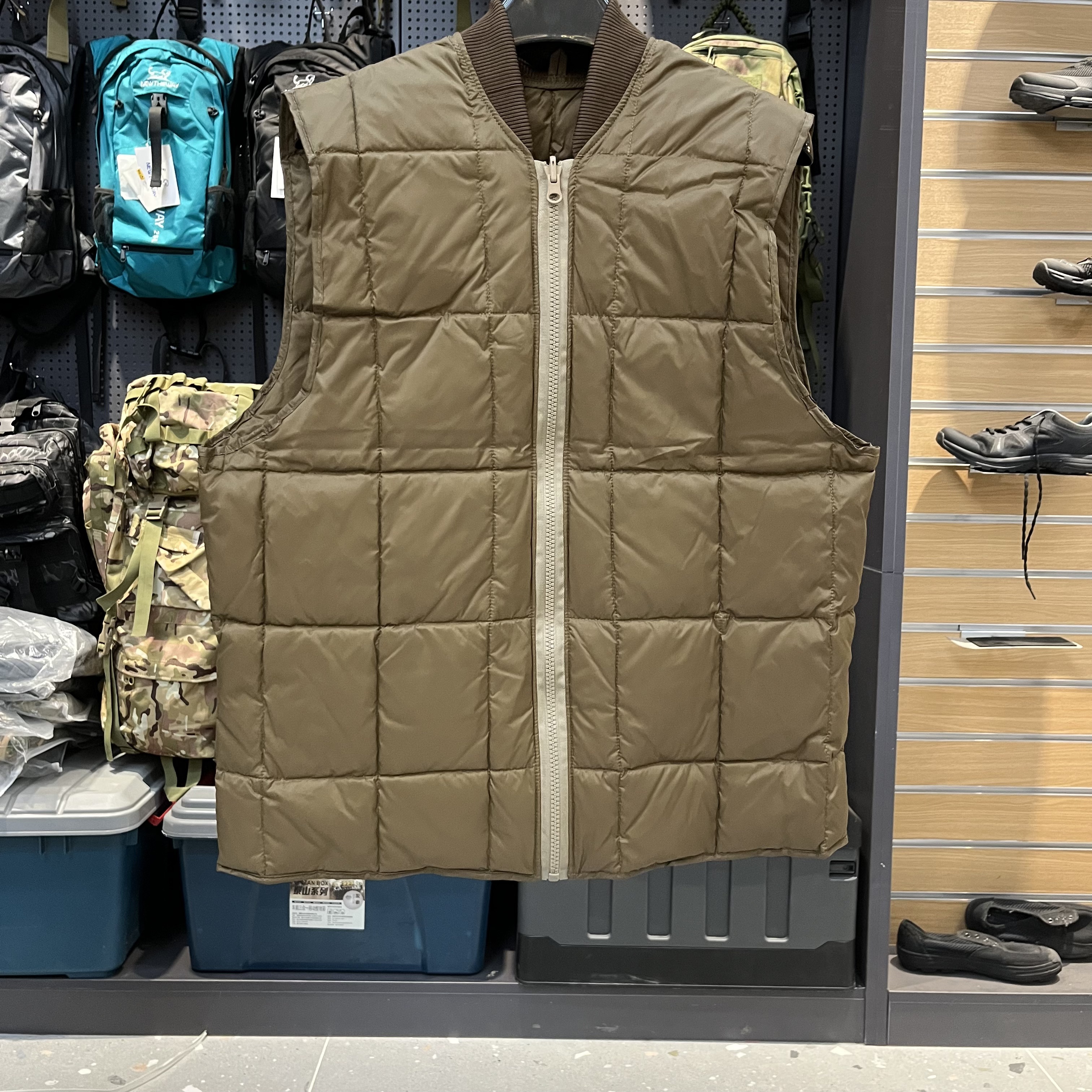 A064 冬季羽绒马甲