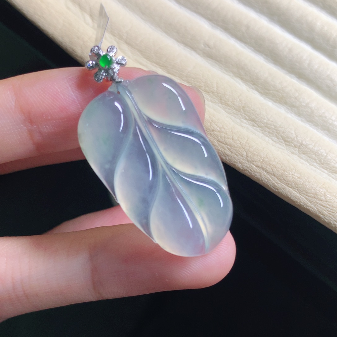 翡翠颈饰18K金镶嵌叶子