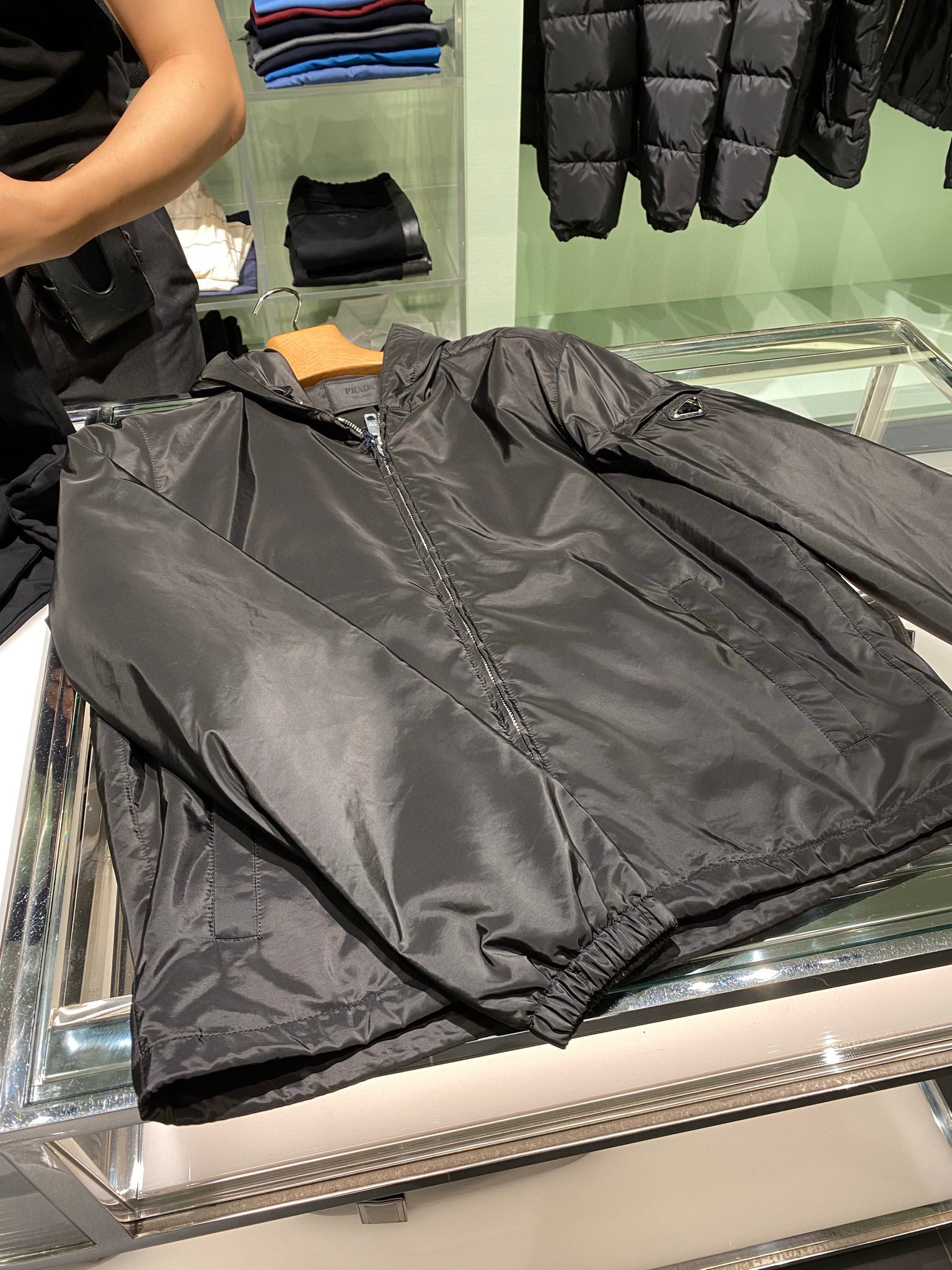 全新未使用 Prada/普拉达 男款连帽棉服 单面穿 袖子铁标Logo