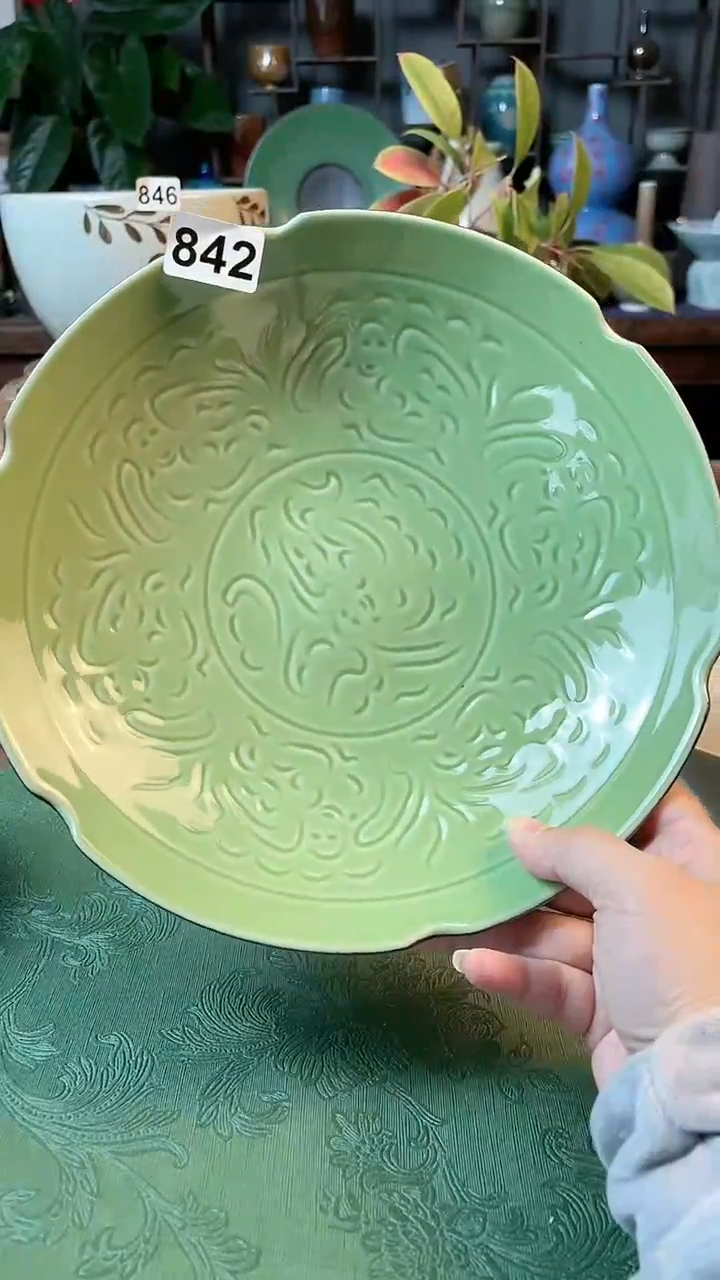 【闪购商品】陶瓷碗9寸雕刻盘外紫内绿842