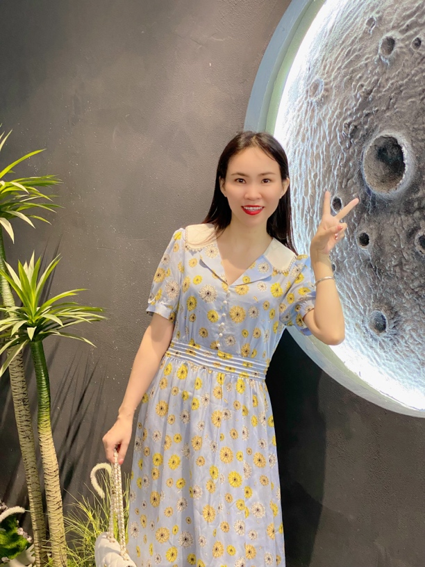 时尚连衣裙简约大方