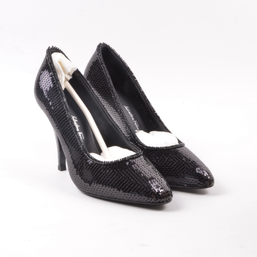 99新 FERRAGAMO/菲拉格慕 气质时尚休闲女士黑色细跟简约尖头