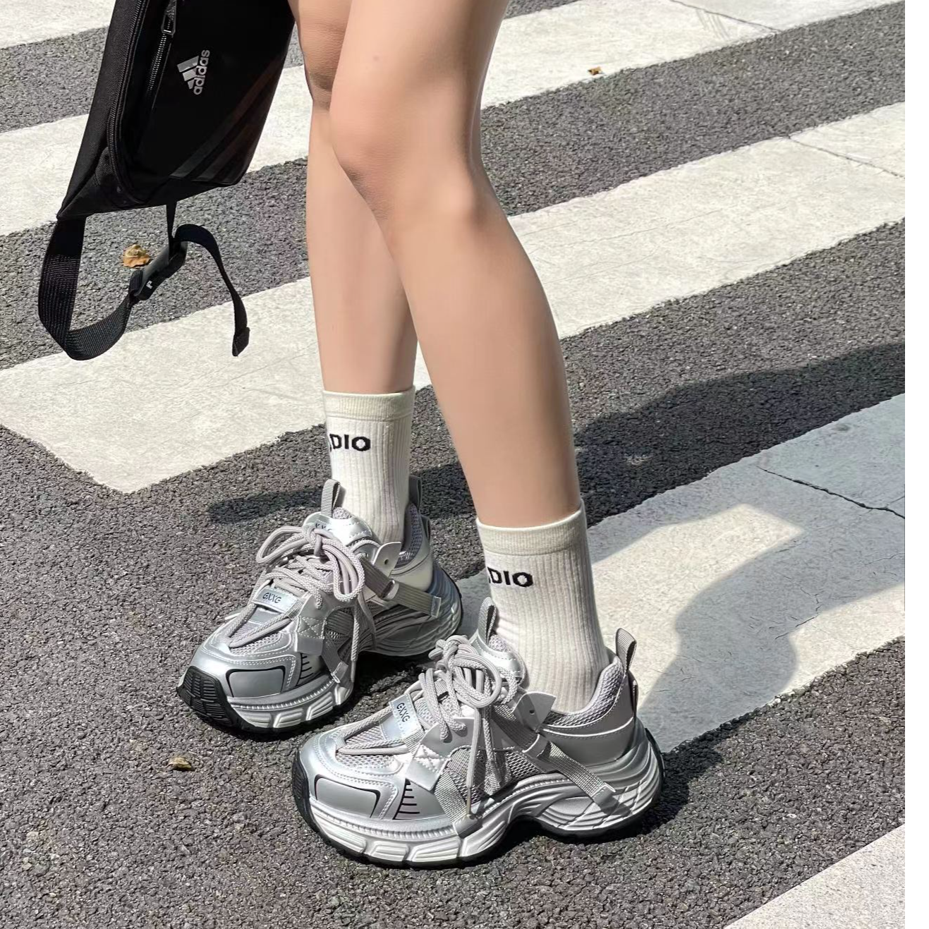 银色松糕厚底老爹鞋女2024秋新款显脚小网面透气休闲运动鞋潮