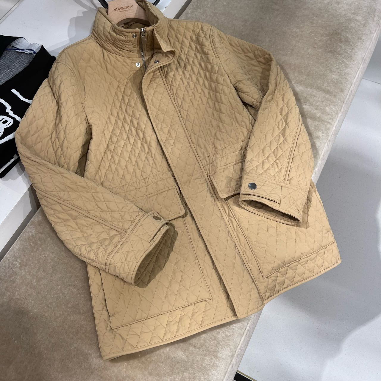 全新未使用 BURBERRY/博柏利 女款格纹连帽绗缝尼龙外套