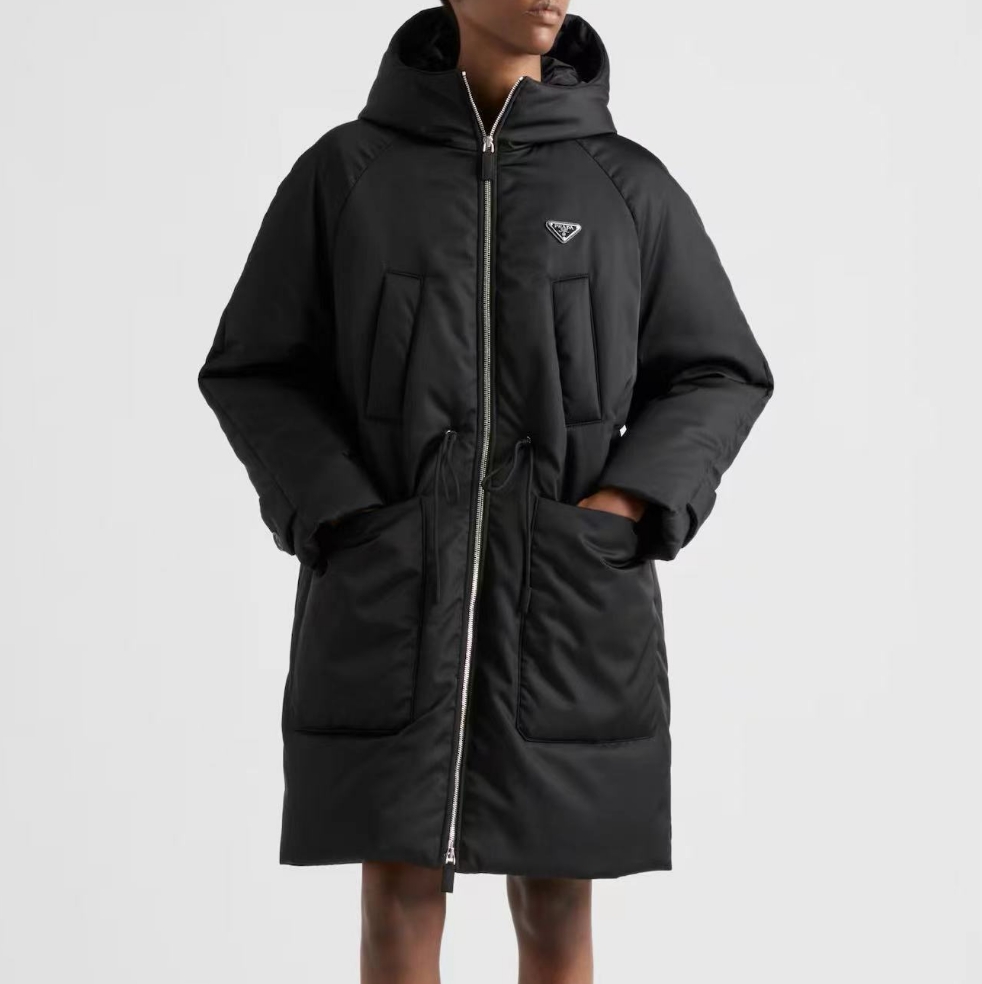 全新未使用 Prada/普拉达 女款尼龙面中长款保暖羽绒服
