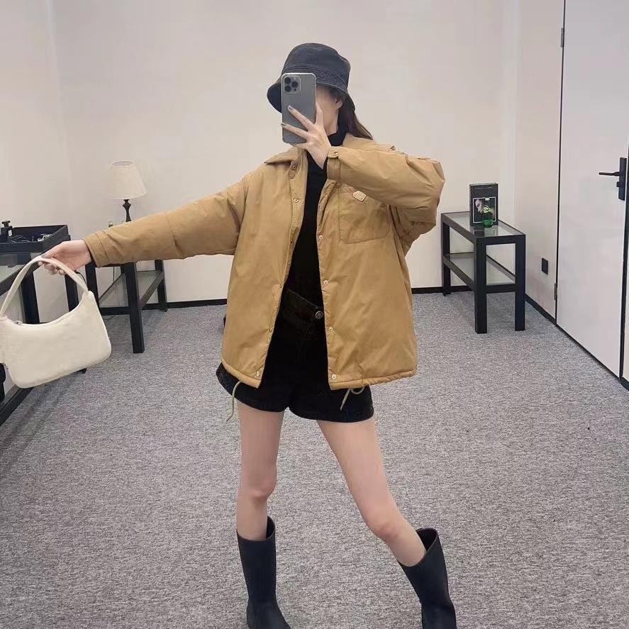 未使用 Prada/普拉达 prada 女款浅色轻盈再生尼龙夹克外套