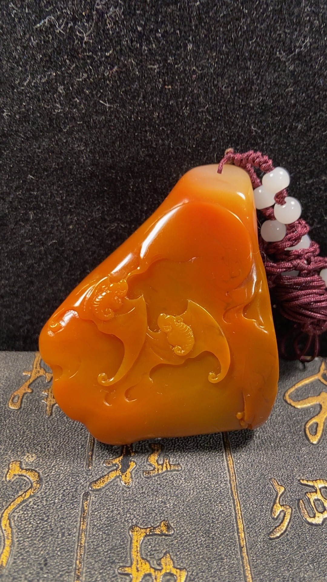 天然田黄雕刻吊坠，原皮雕刻工艺 福星高照