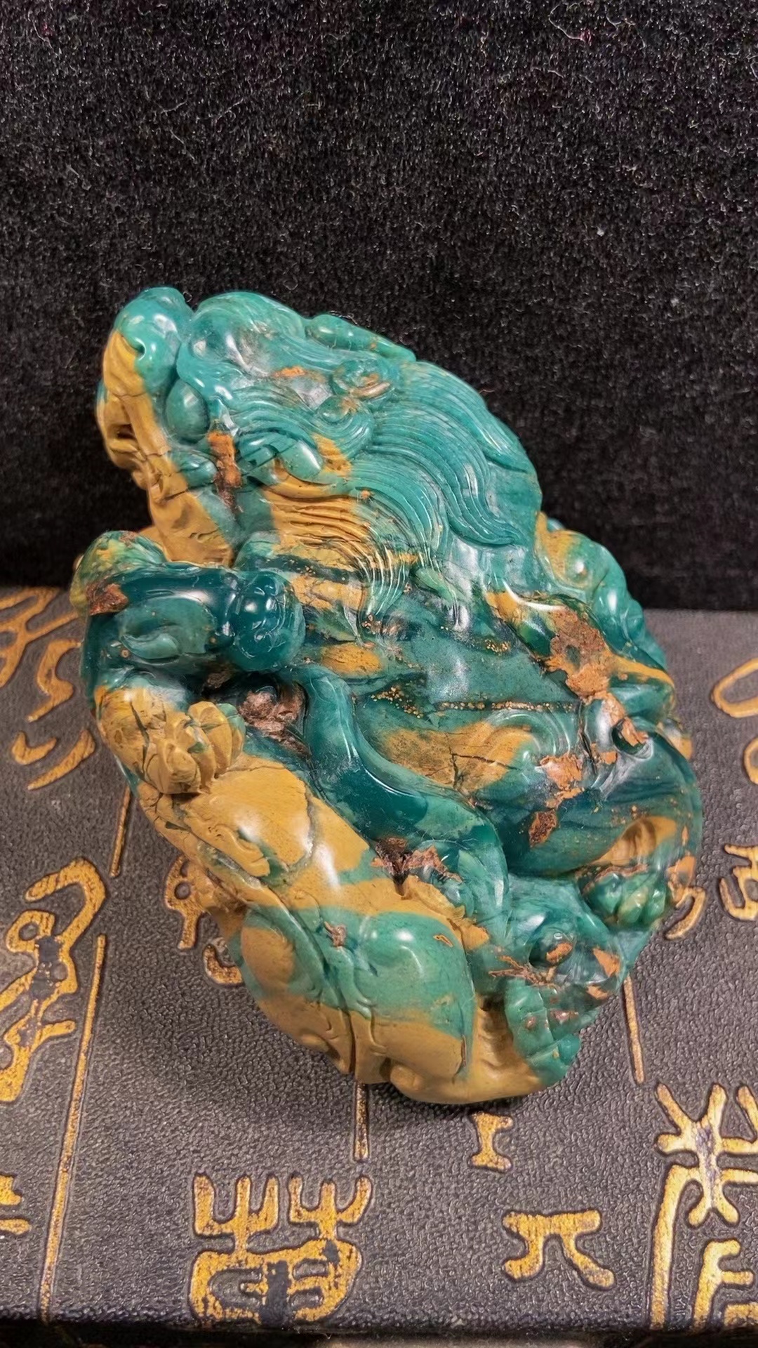 雅安绿手把件，瑞兽呈祥