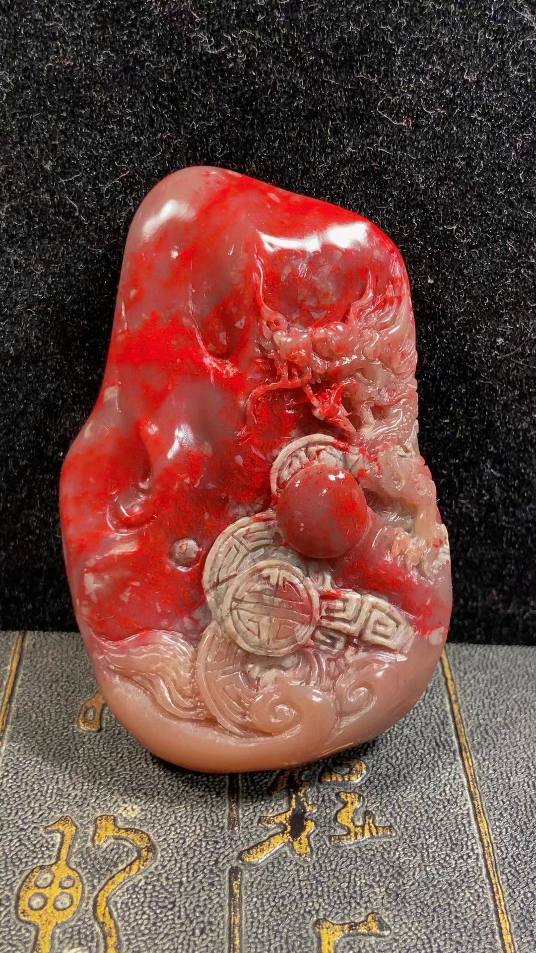昌化鸡血石挂件，牛角地，质地通透，血色艳丽