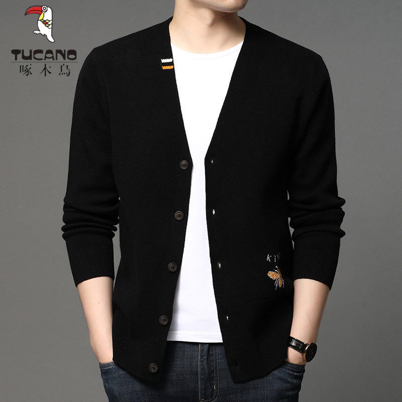 啄木鸟春秋季新款羊毛衫中青年针织衫开衫V领绣花外穿毛衣外套男