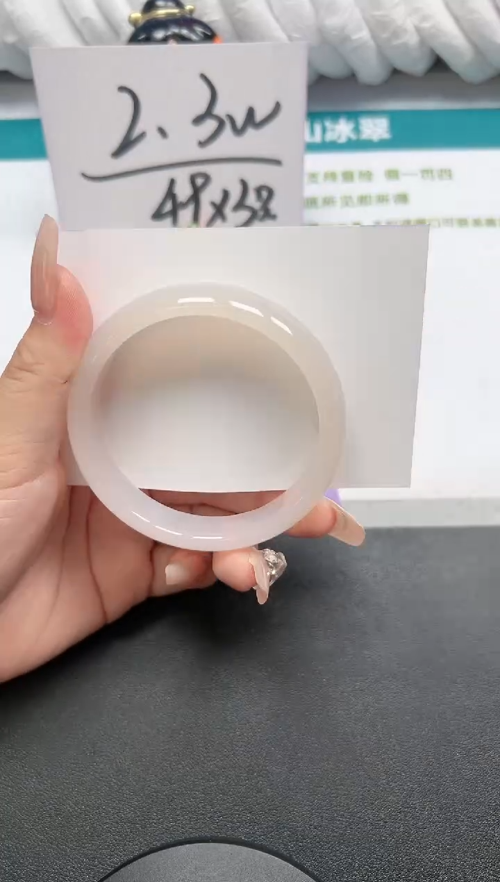【闪购商品】石英质玉手镯未镶嵌399-58.1