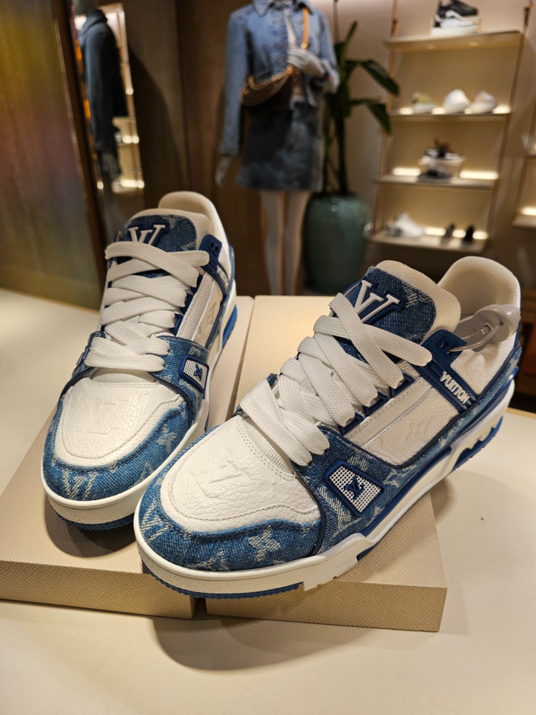 未使用 LouisVuitton/路易威登 LV TRAINER 蓝色牛仔运动鞋