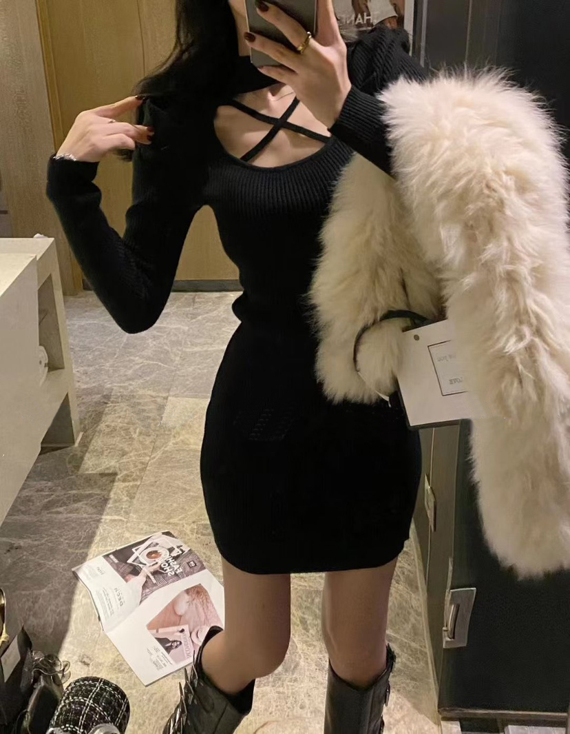 辣妹交叉长袖针织连衣裙秋冬中长款毛衣打底衫女配大衣包臀裙