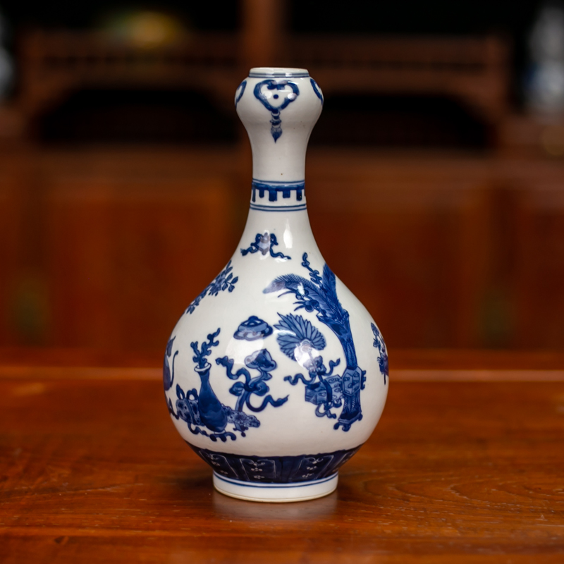 青花博古纹蒜头瓶E1-006