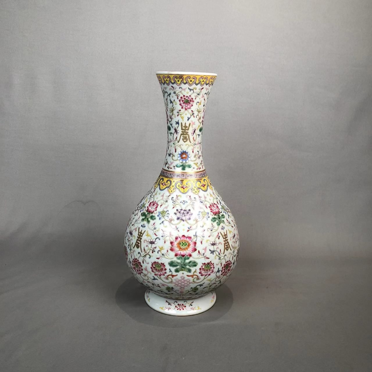 清乾隆粉彩缠枝莲纹赏瓶B2-105