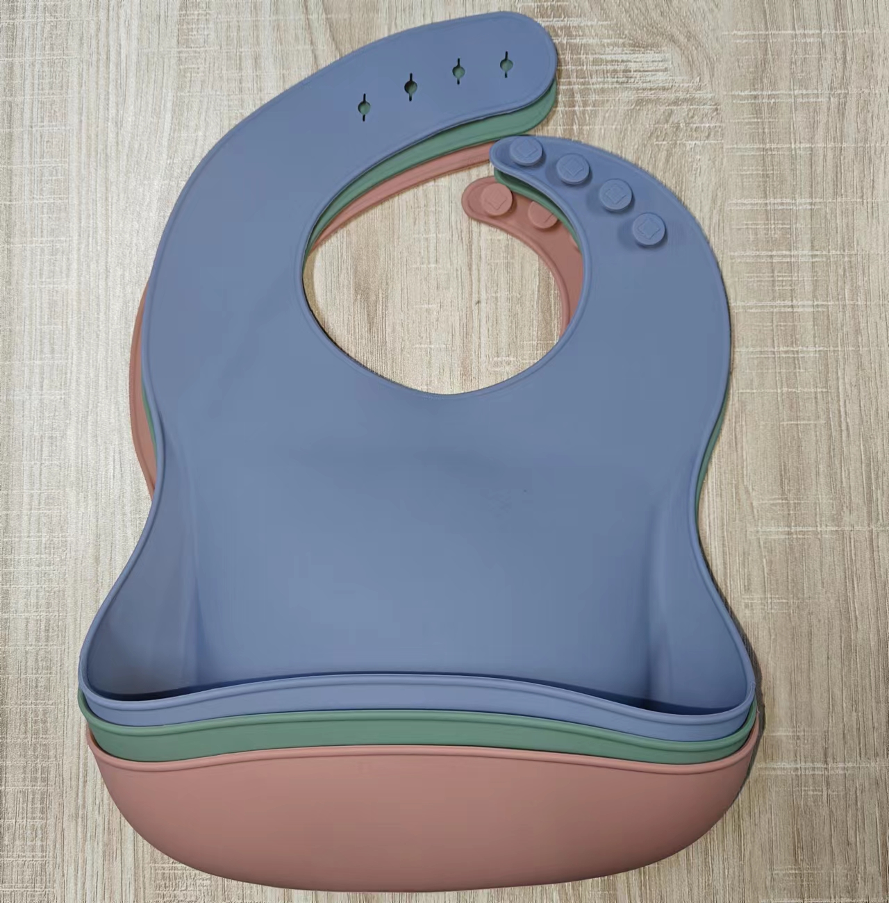 纯色食品级硅胶3D立体款口水兜饭食兜（数量为1个，颜色为随机）