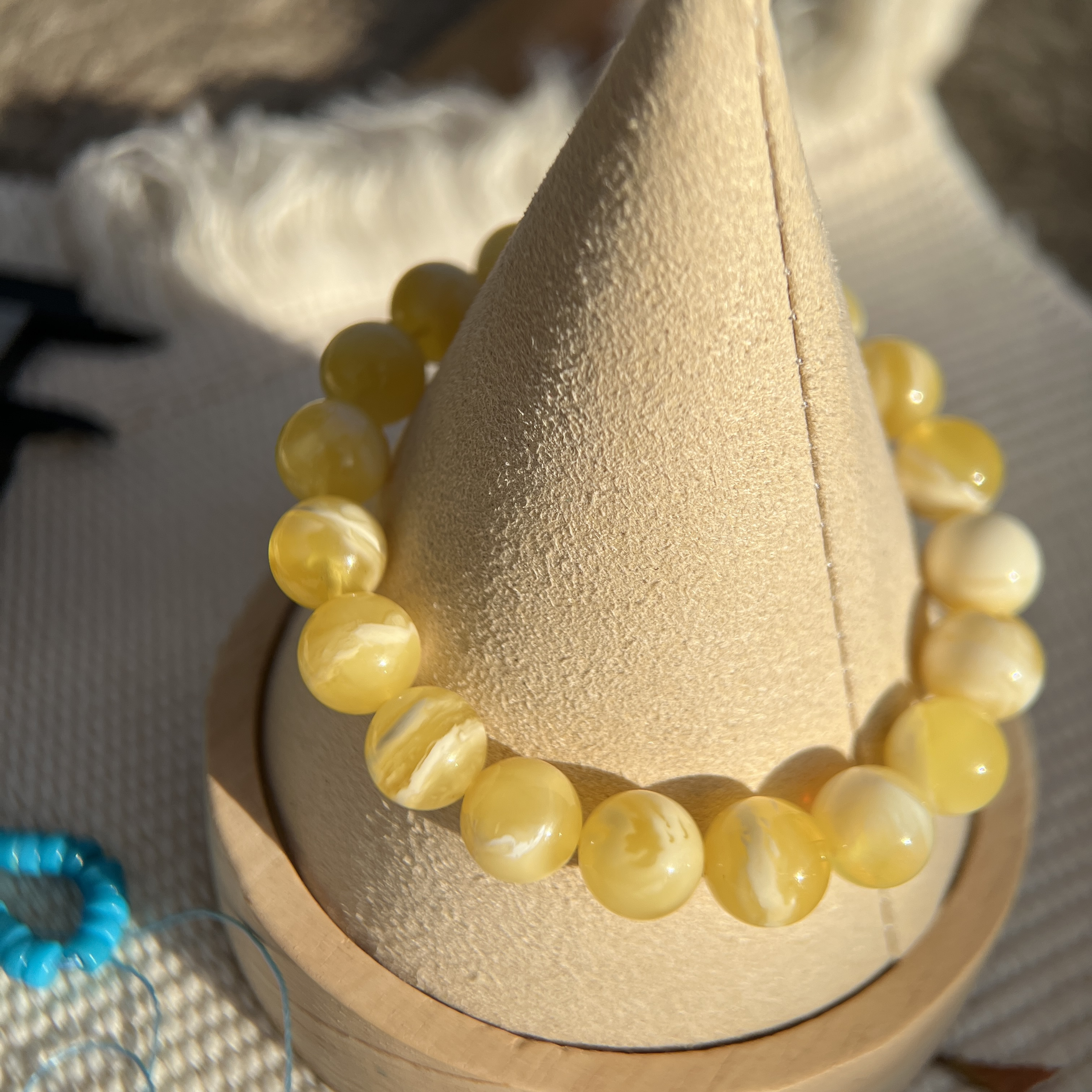 10mm+瓷白金分明妖孽溶洞圆珠蜜蜡手链显白一周盘上色多样性发一