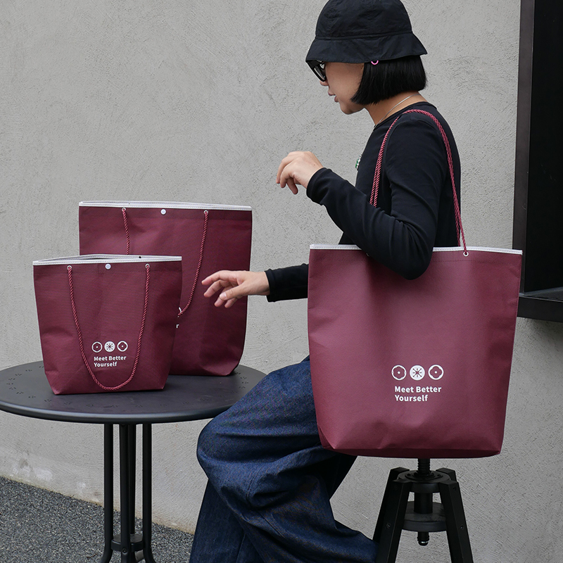 安可拉红无纺布倒梯形手提袋高级感车缝环保礼品袋女装店袋子定制