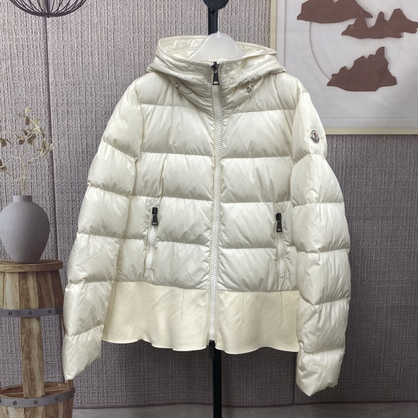 妃鱼/盟可睐/锦纶/羽绒服/95新/市场价16700/灵0824