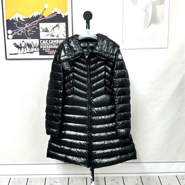 妃鱼/盟可睐/聚酰胺纤维/羽绒服/95新/市场价17800/灵0927