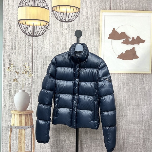 妃鱼/普拉达/棉/羽绒服/95新/市场价12900/M0825