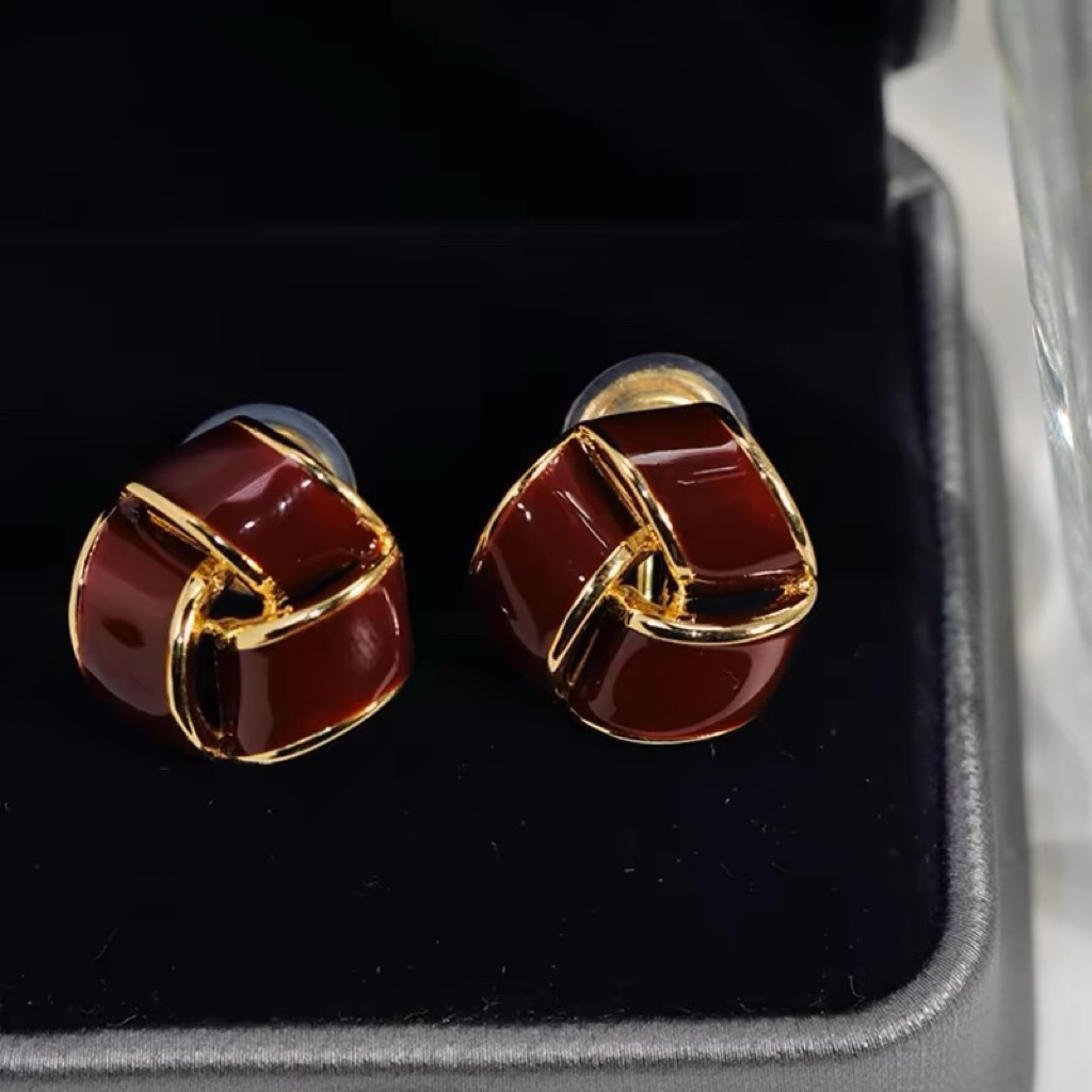 铜合金珐琅耳饰 轻奢新年气质几何无耳洞复古慵懒蚊香盘耳夹秋冬