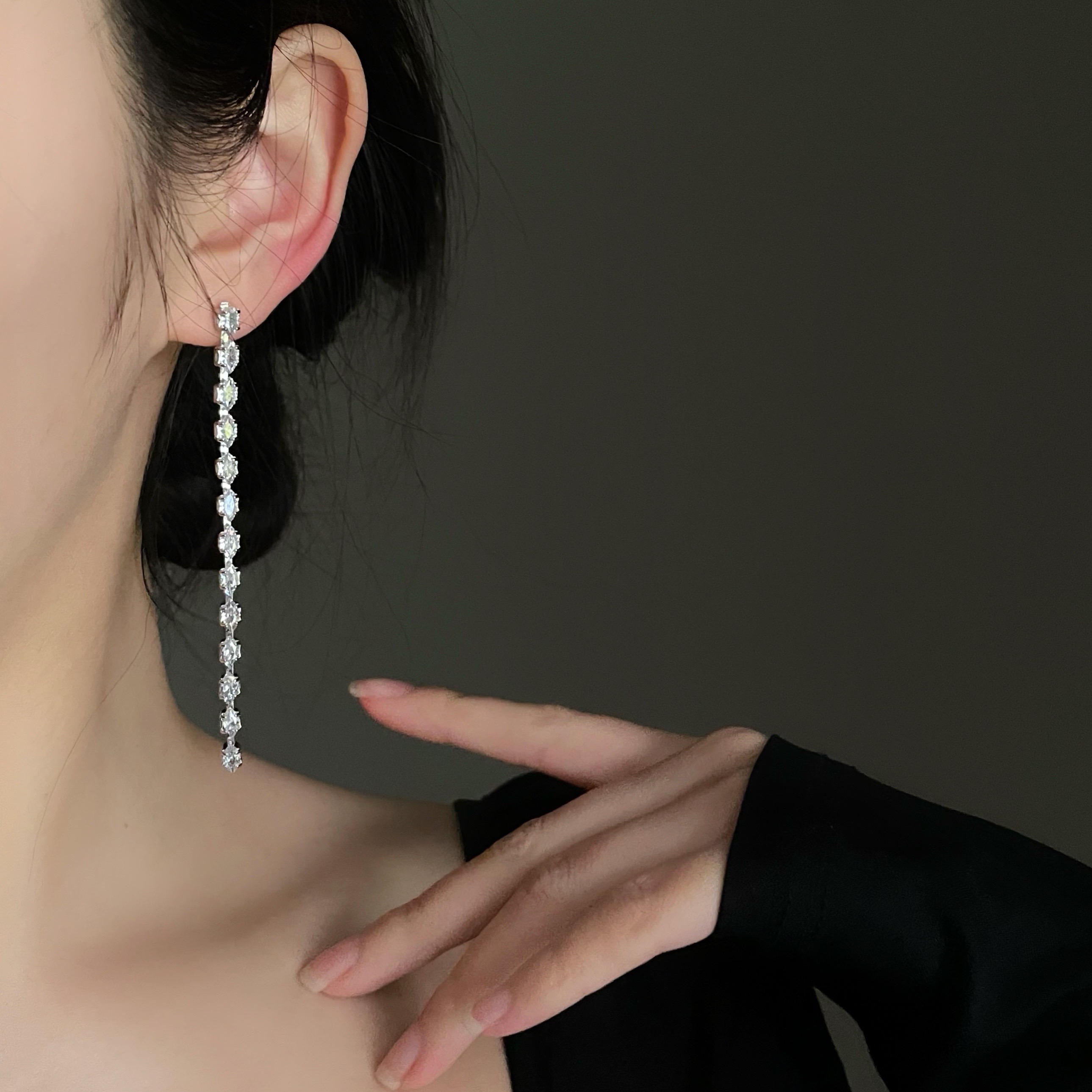 铜合金合成锆石耳饰 无耳洞耳夹绮灵圆脸女长款流苏耳钉耳饰轻奢