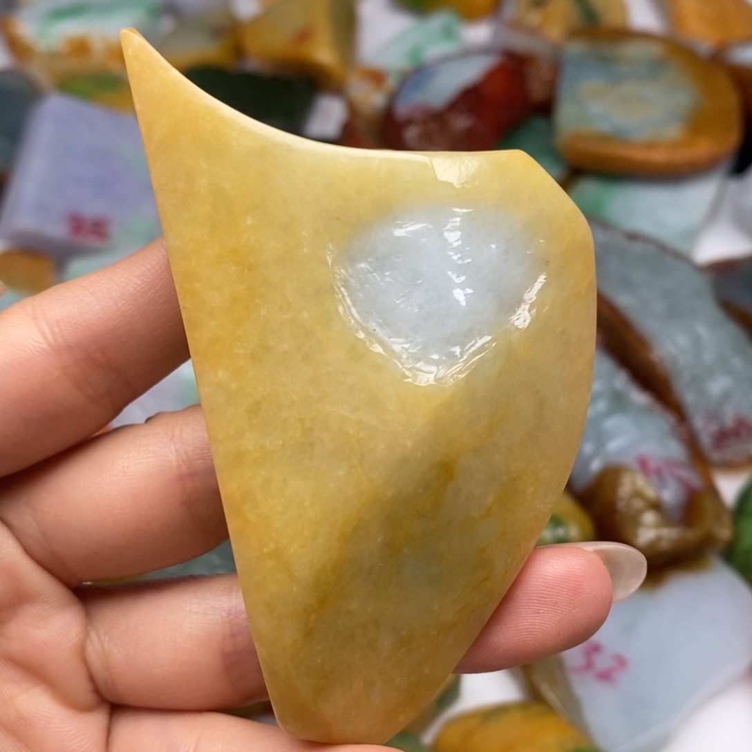 翡翠颈饰未镶嵌缅甸