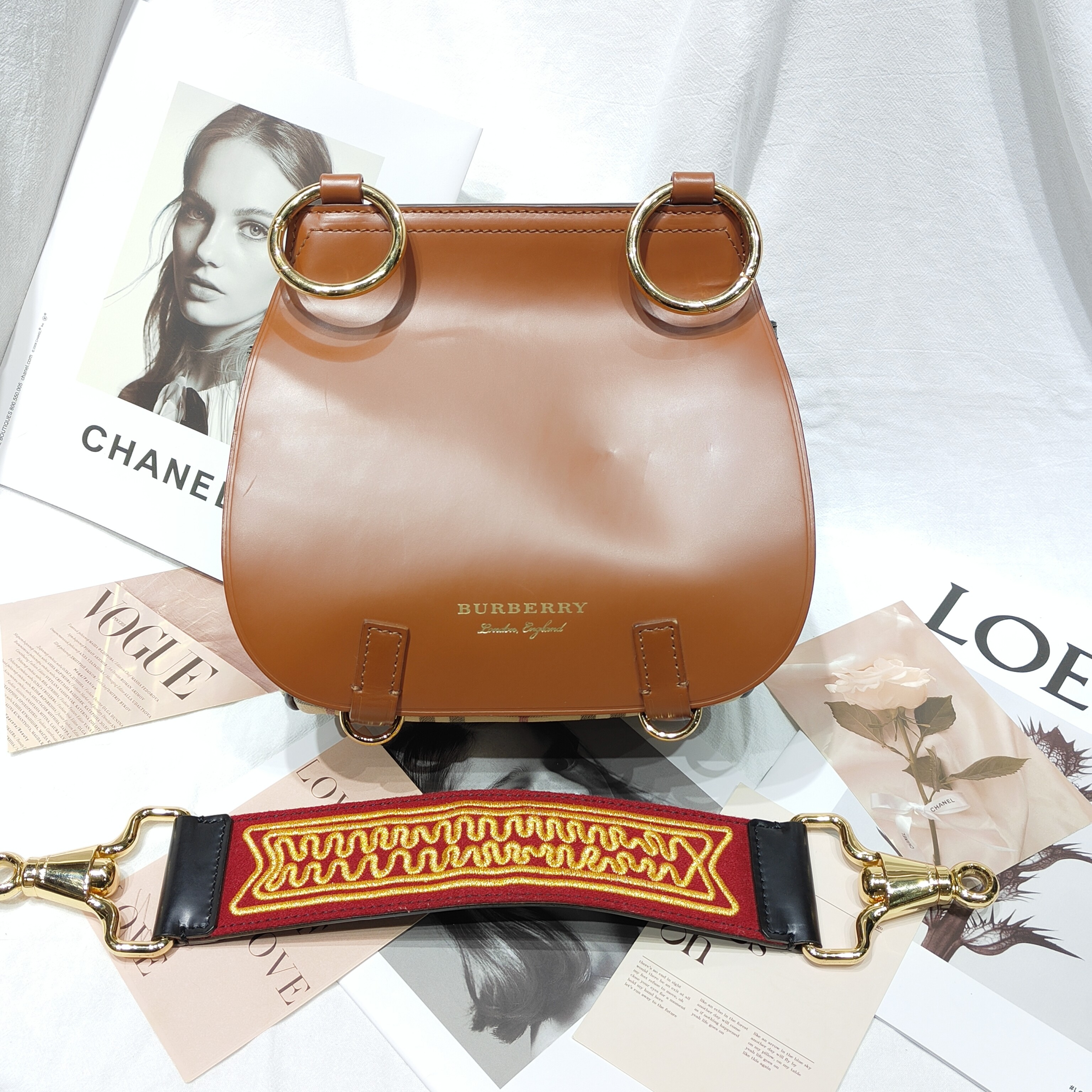 95新 BURBERRY/博柏利 巴宝莉经典格纹斜挎包ym