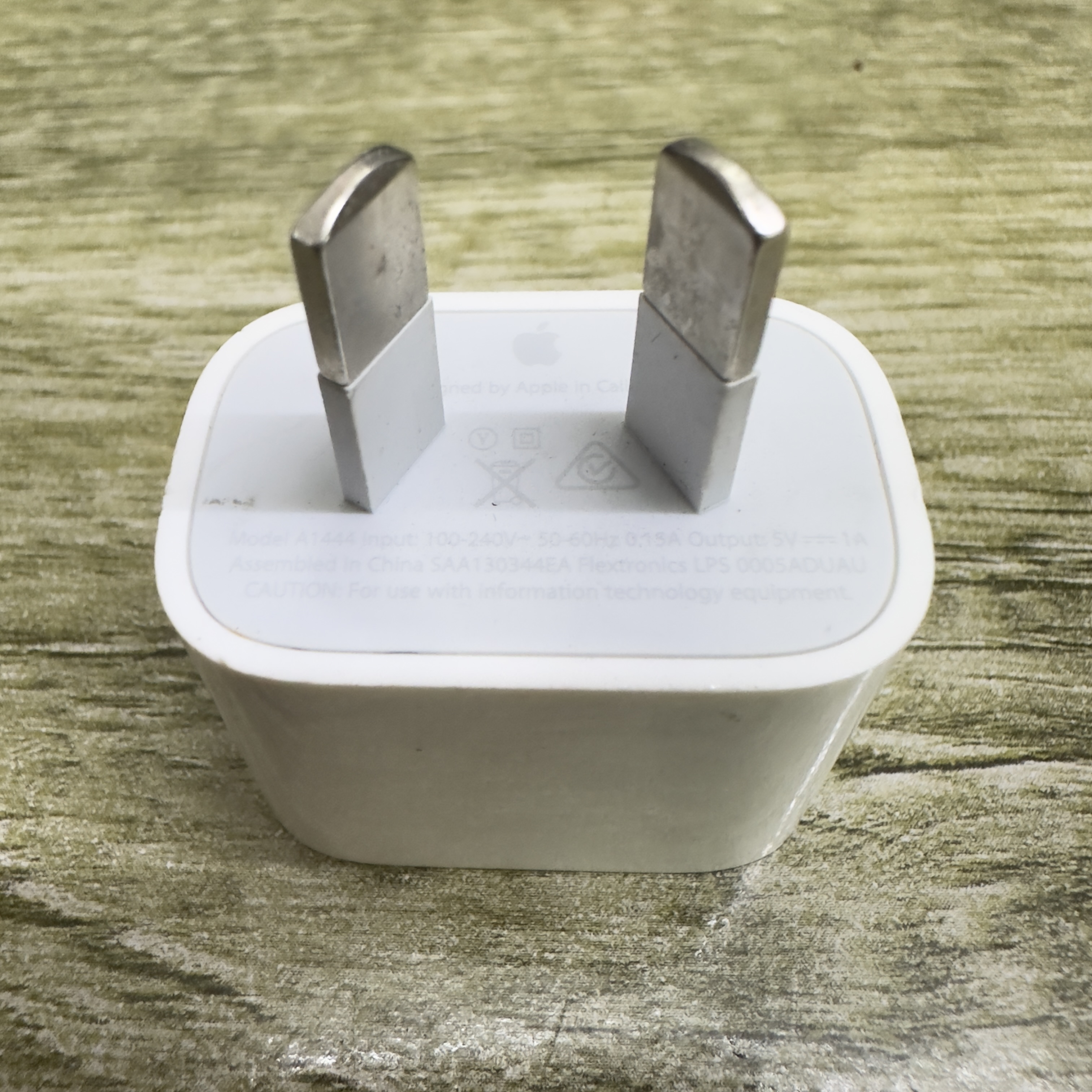 9新  苹果原装充电器 5V1A 八字插 美版 外观有瑕疵