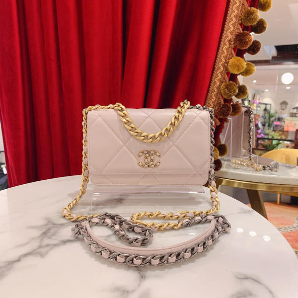 95新 Chanel/香奈儿 19bag woc淡紫色金扣羊皮芯片款/39305785